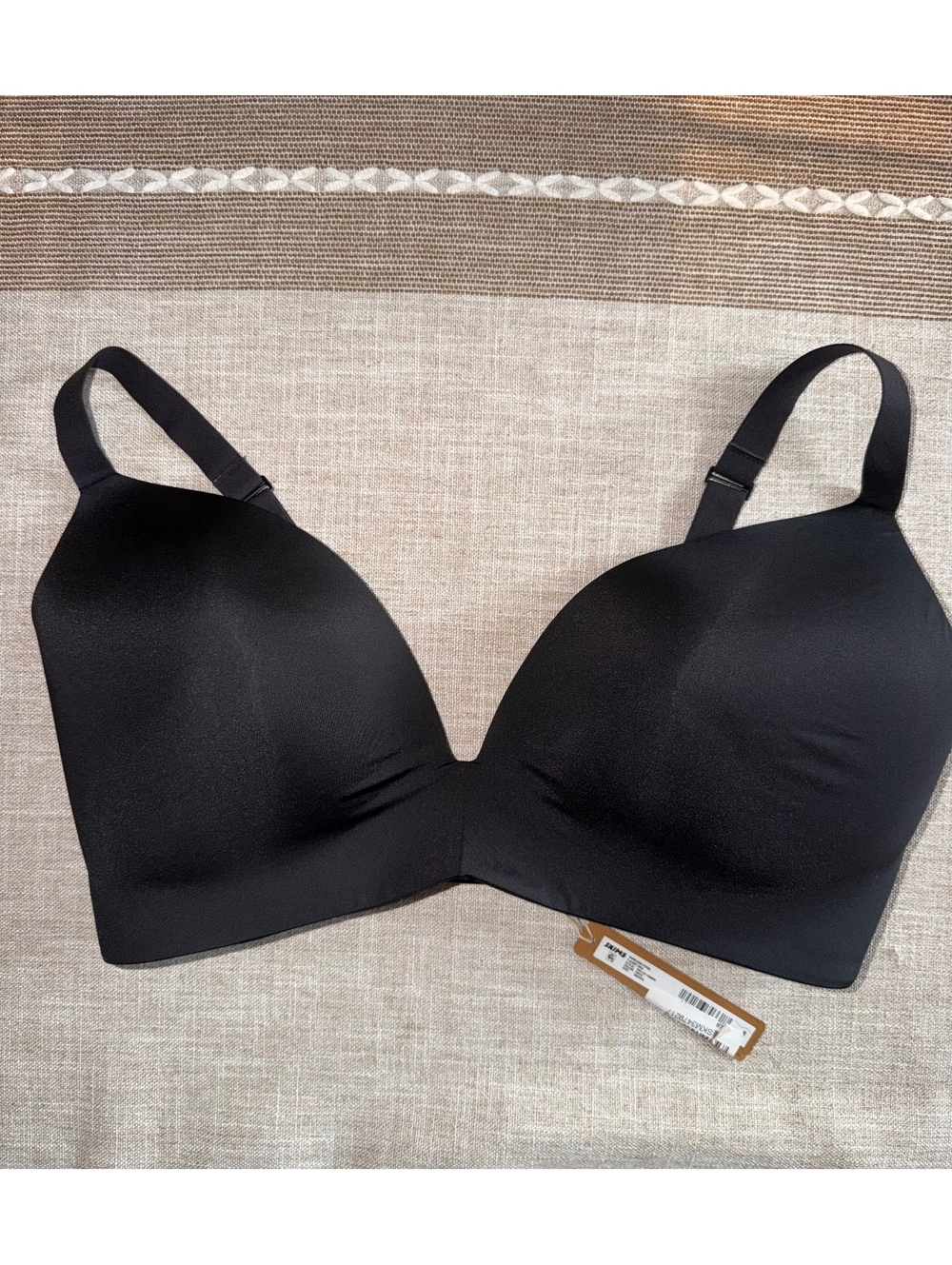 Skims Wireless Form T-Shirt Bra in Onyx, Size 36DDD